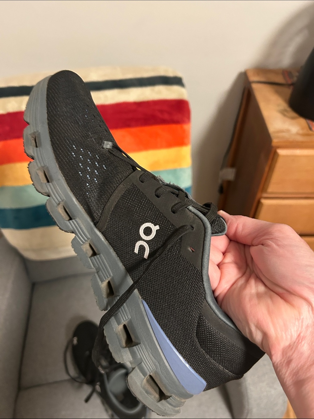 On cloud Men's Black and Gray Cloud Trainer